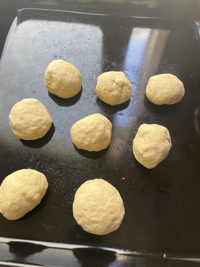 モロッコの四角いパンケーキ「ムスンメン」8等分